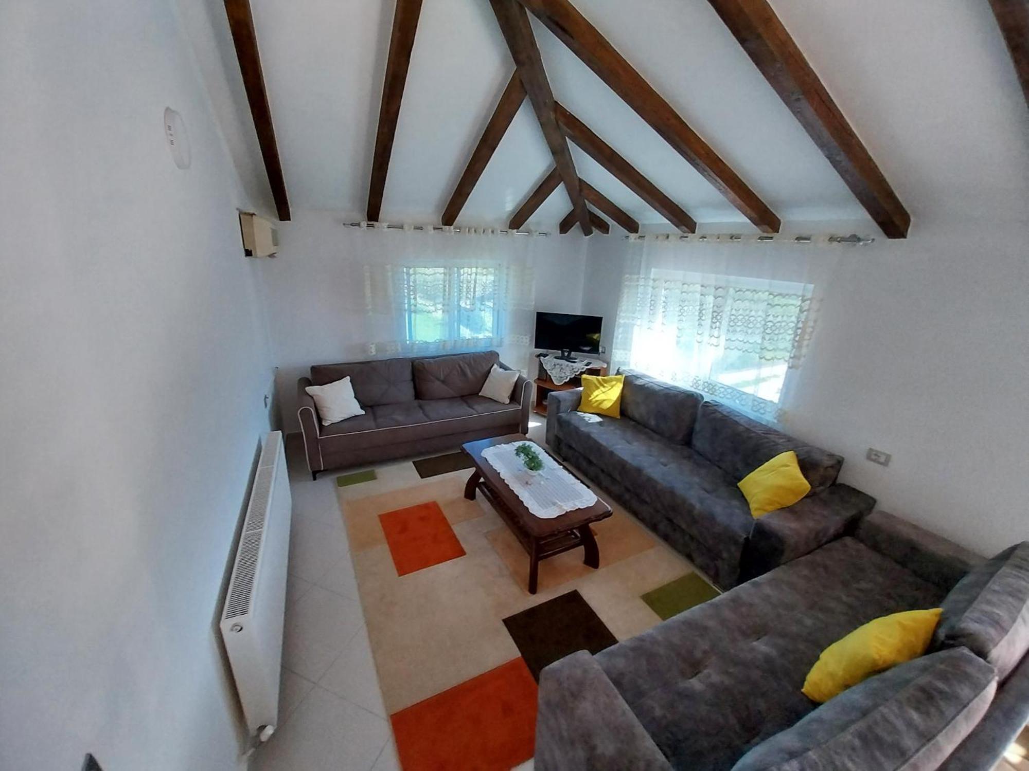 Guest House Ilir Berat Exterior photo